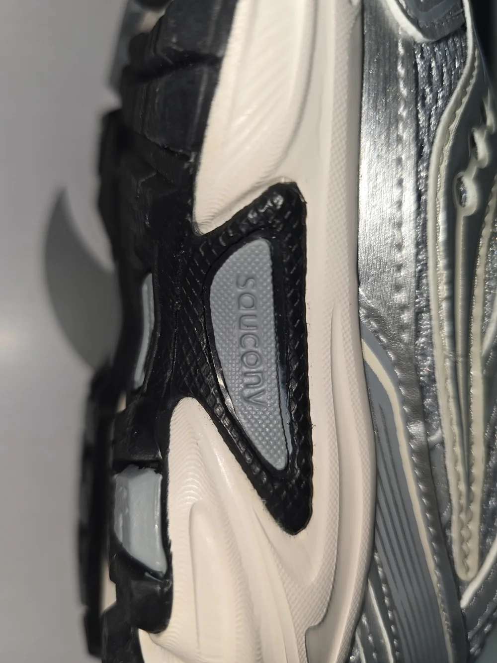 Saucony support look